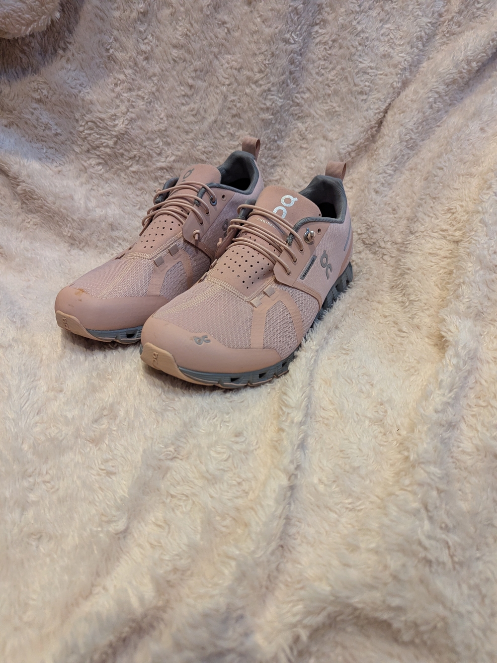 On Running Cloudventure Waterproof Women's Trail Shoes — Blush Pink